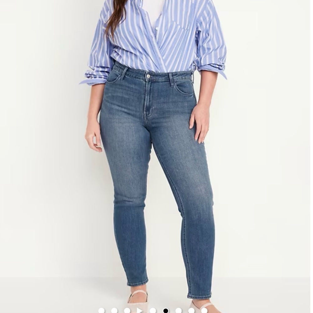 Old Navy Women's Straight Leg Jeans in Blue